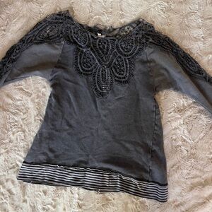 BKE 3/4 sleeve lace detail Sweatshirt